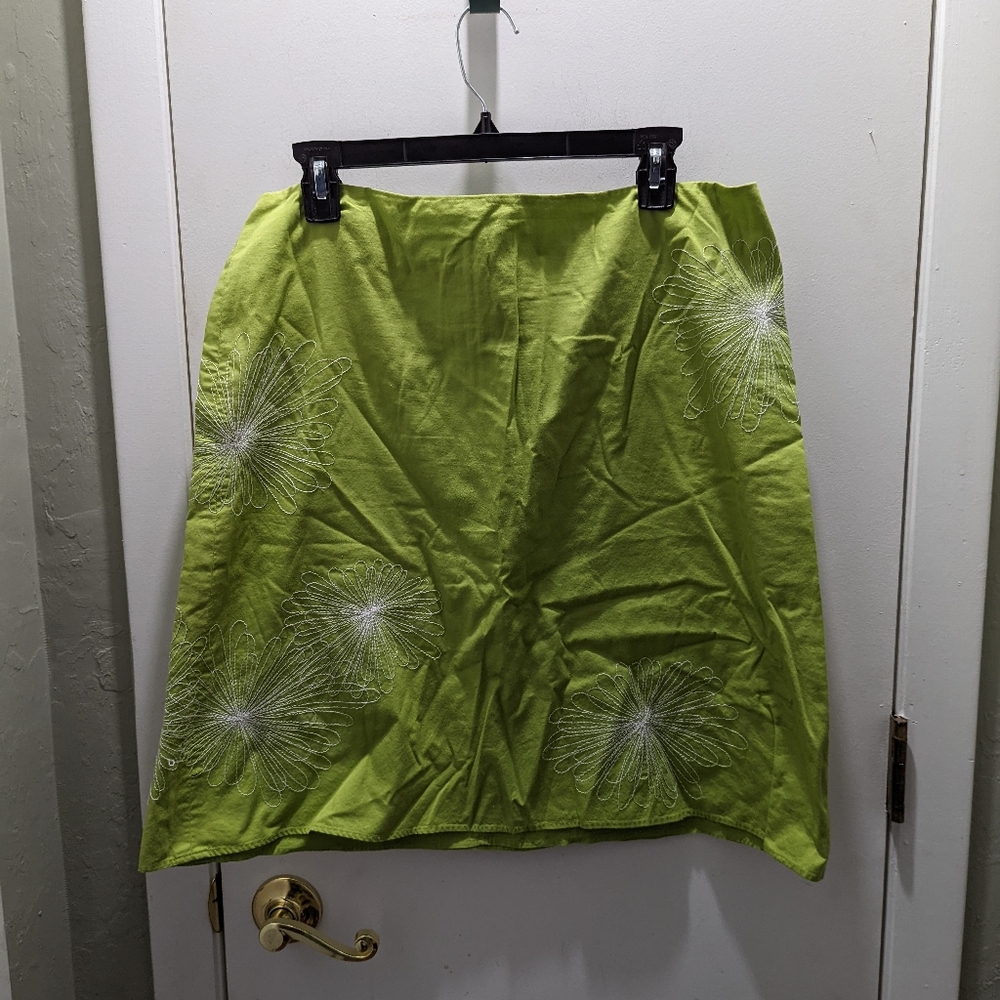 Ricki's Green Skirt white embroidery flowers Size 12